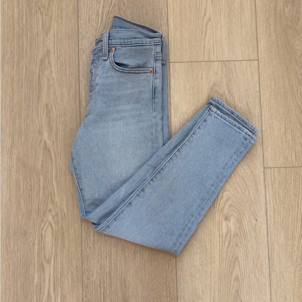 Levi’s Wedgie Icon Jeans